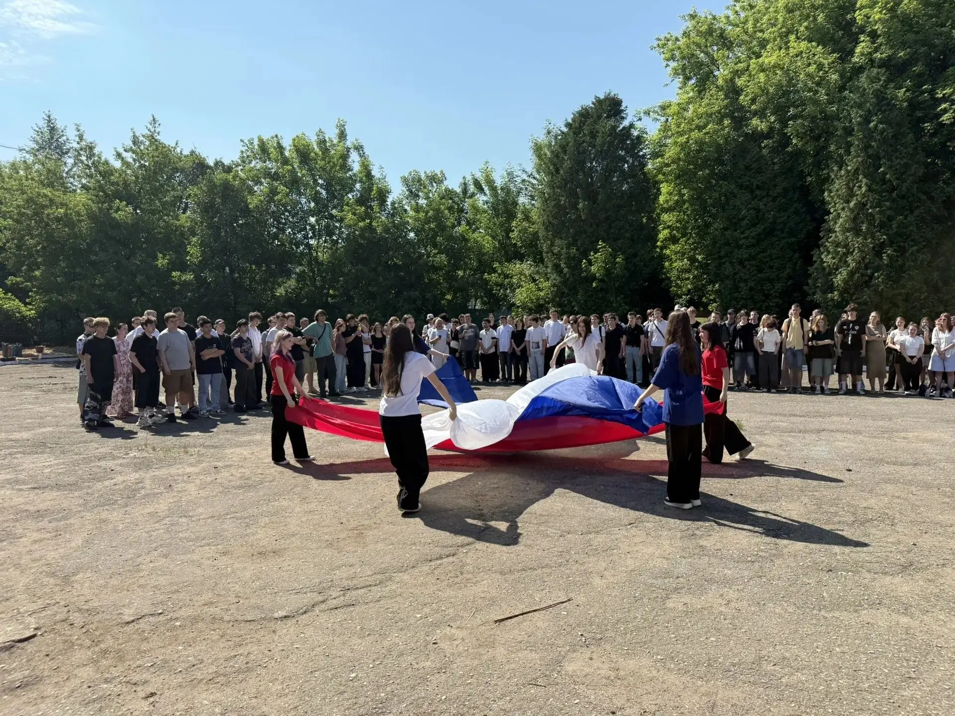Сегодня в ГБПОУ МО «Подольский колледж имени А. В. Никулина» прошла торжественная линейка, посвящённ