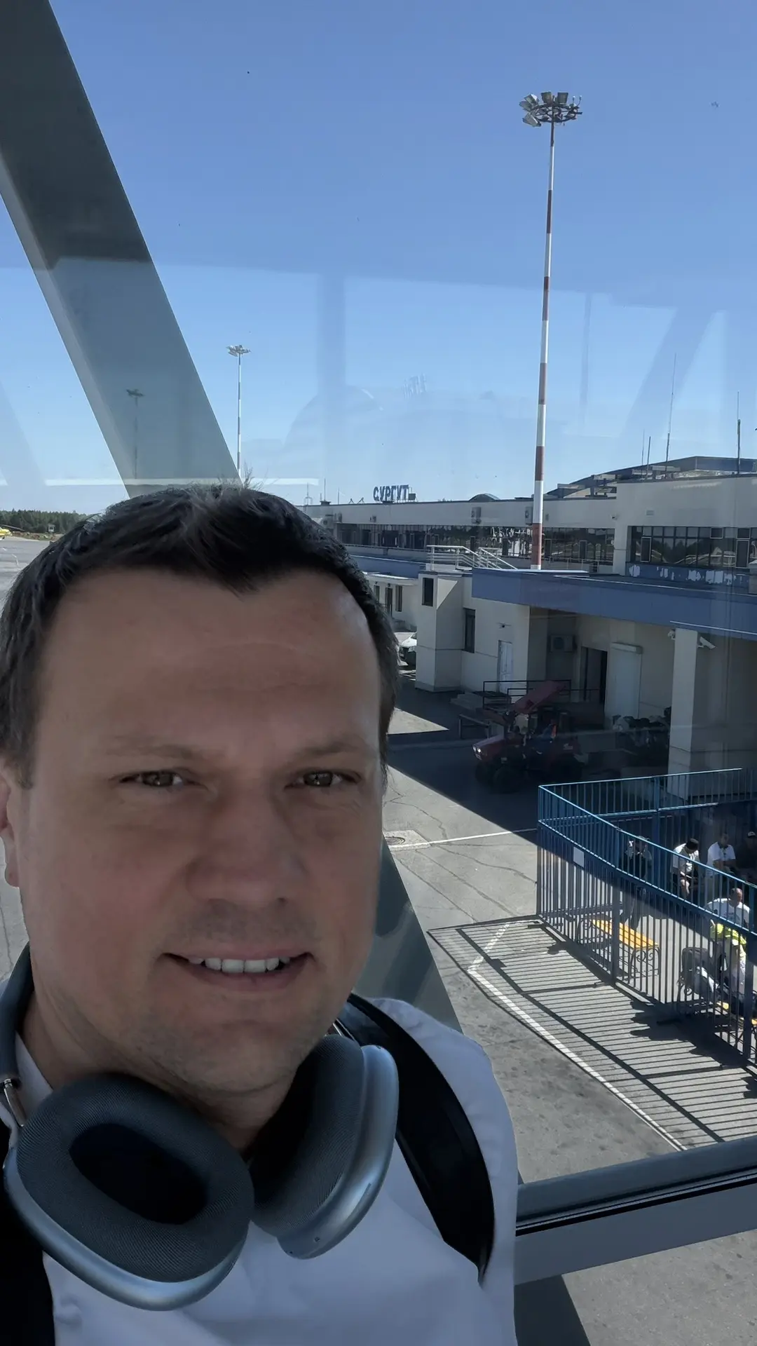 Все сейчас рвут на юга, к морю и солнцу. А мне по работе нужно на Север. В Сургут.