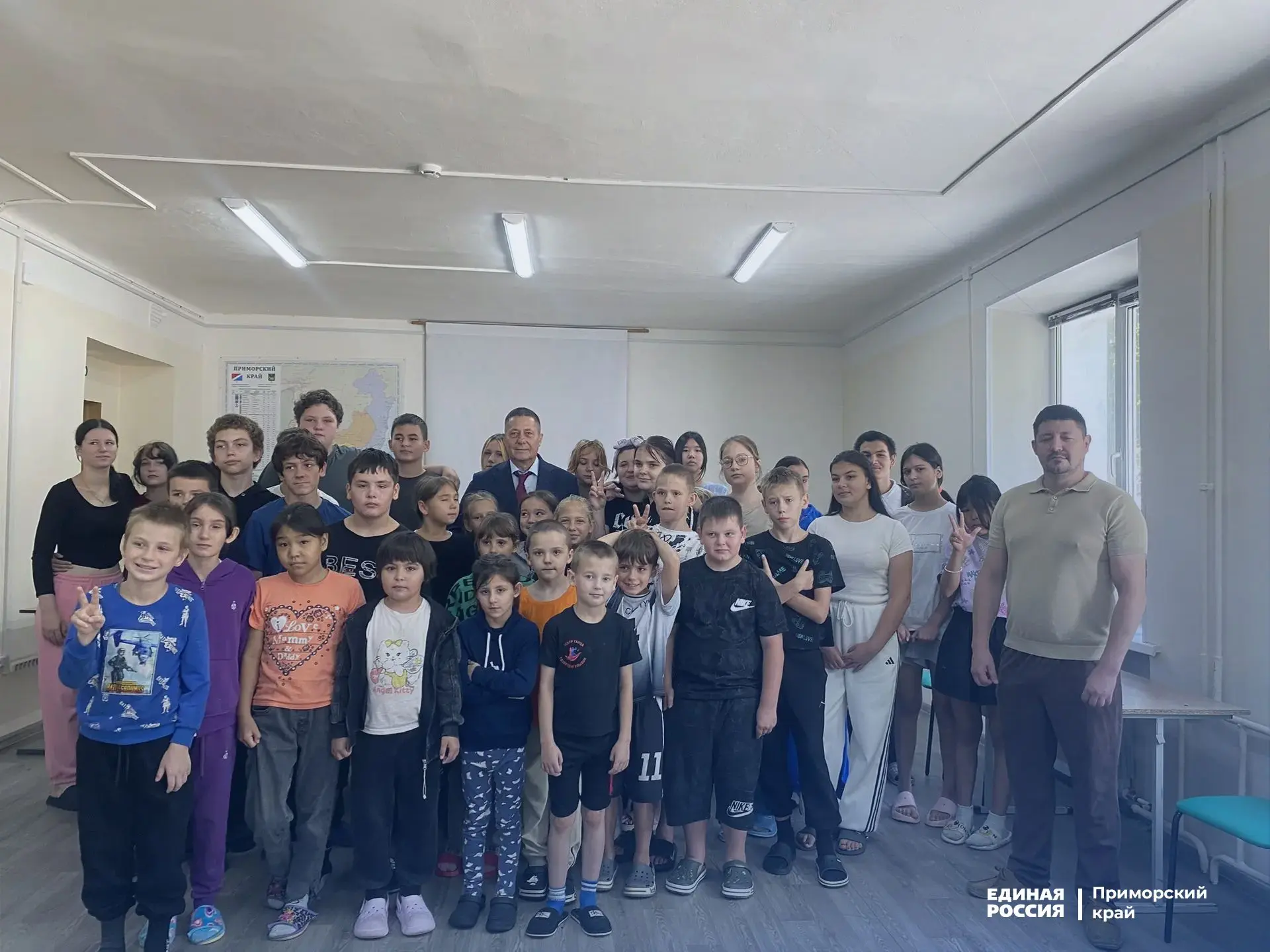 Александр Щербаков поддержал юных пациентов краевого центра