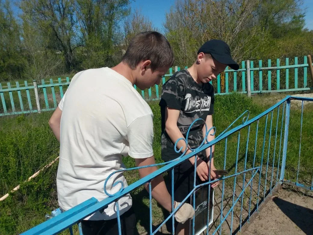 Уборка могил участников Великой Отечественной войны - это дань памяти и бесконечной бла...