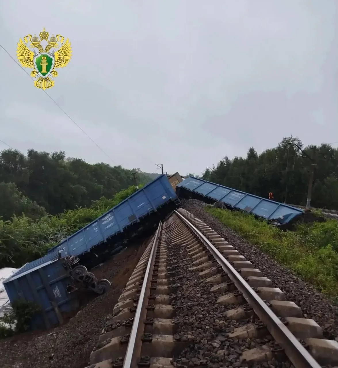 🚆 В Пермском крае сошли с рельсов 5 вагонов и локомотив. Движение поездов остановлено