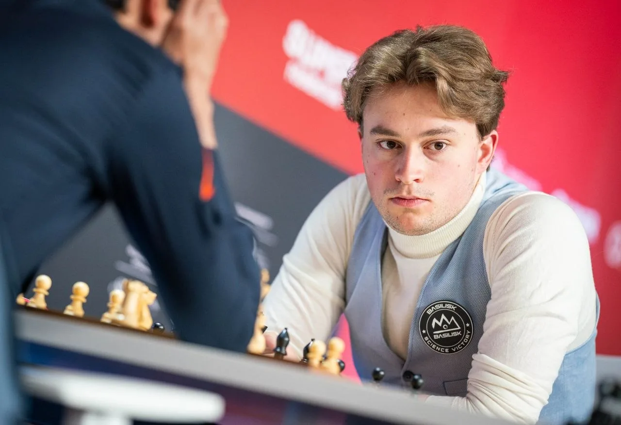☄️ Дикая интрига в Бухаресте!  За два тура до финиша турнира Super Chess Classic Romania на победу п