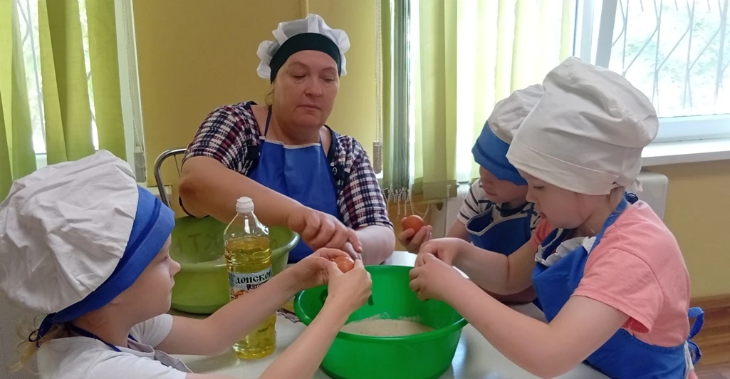Неделя творчества «Хочу всё знать» в социальном приюте для детей «Любава» превратилась в кулинарное 