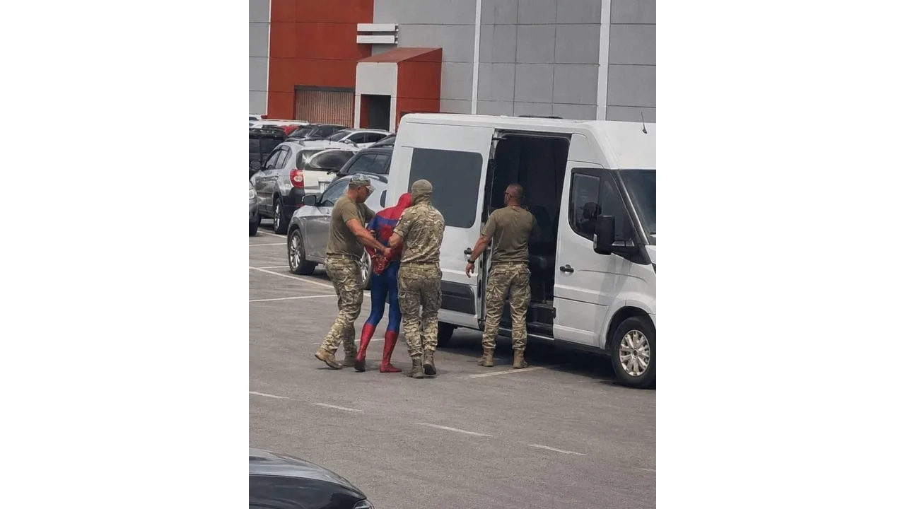 🇺🇦 В Кривом Роге бусифицировали Человека-паука