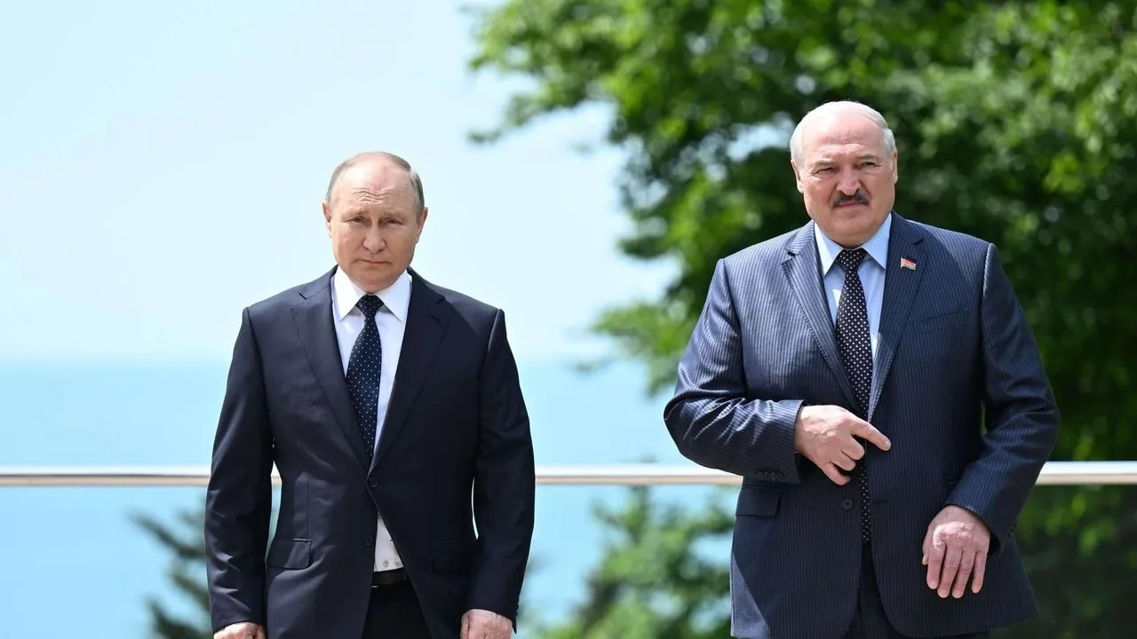 Владимир Путин в субботу встретится с президентом Белоруссии Александром Лукашенко, соо...