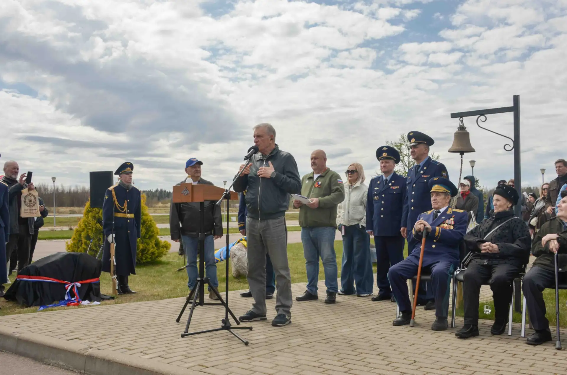 Сегодня на Аллее памяти военных училищ СССР в Центральном парке «Патриот» состоялось торжественное м