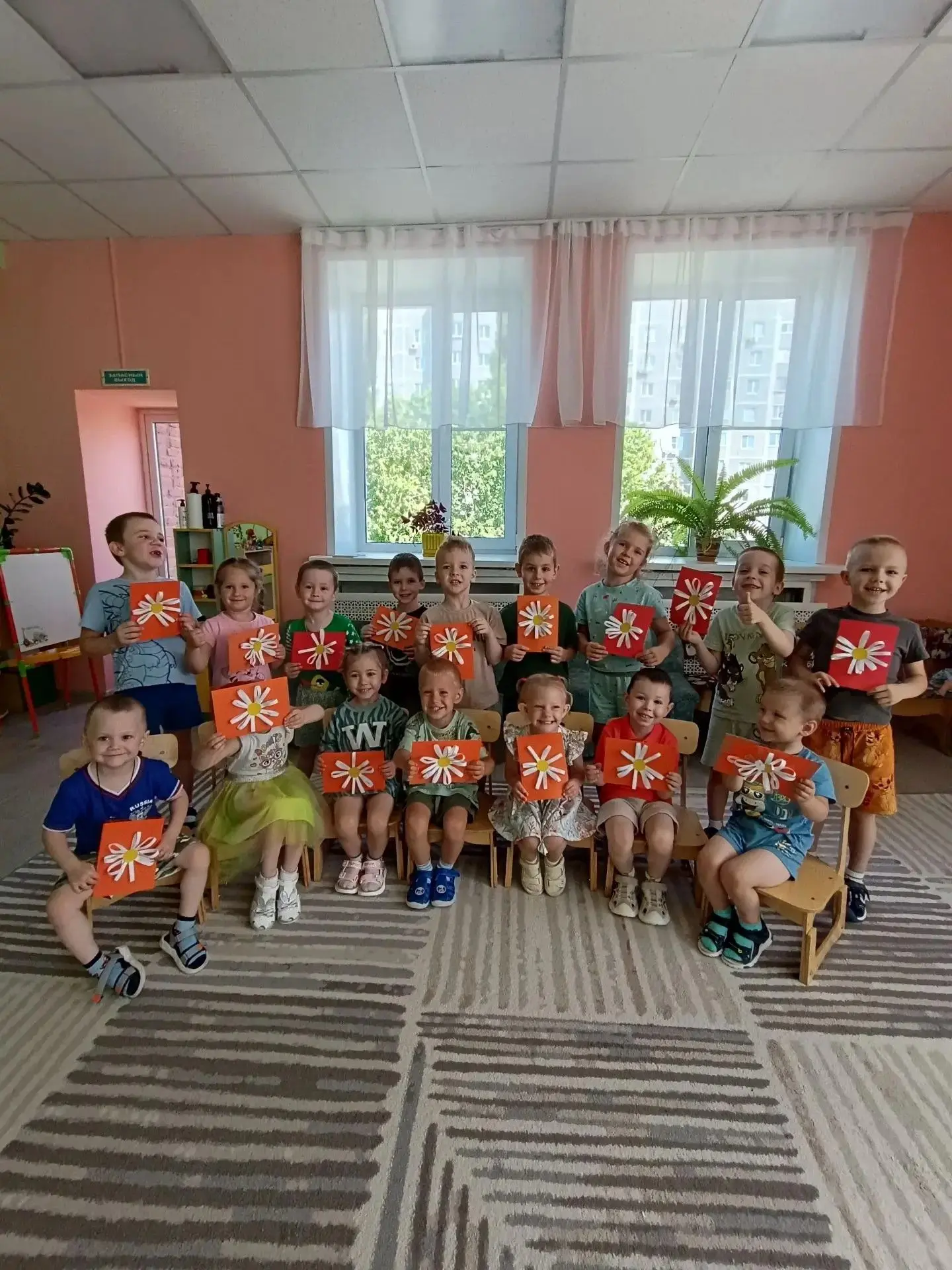 8 июля мы отмечаем День семьи, любви и верности!
Этот день напоминает нам о самых главных ценностях 