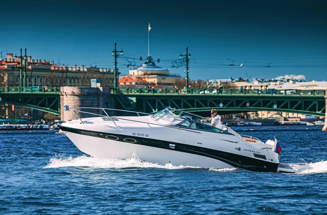 Роял-Кроун
👴 до 8 человек
⚓️ Ждановская
🚾 Туалет ➕
💳 от 9 500 час

https://78kater.ru/katera/roya