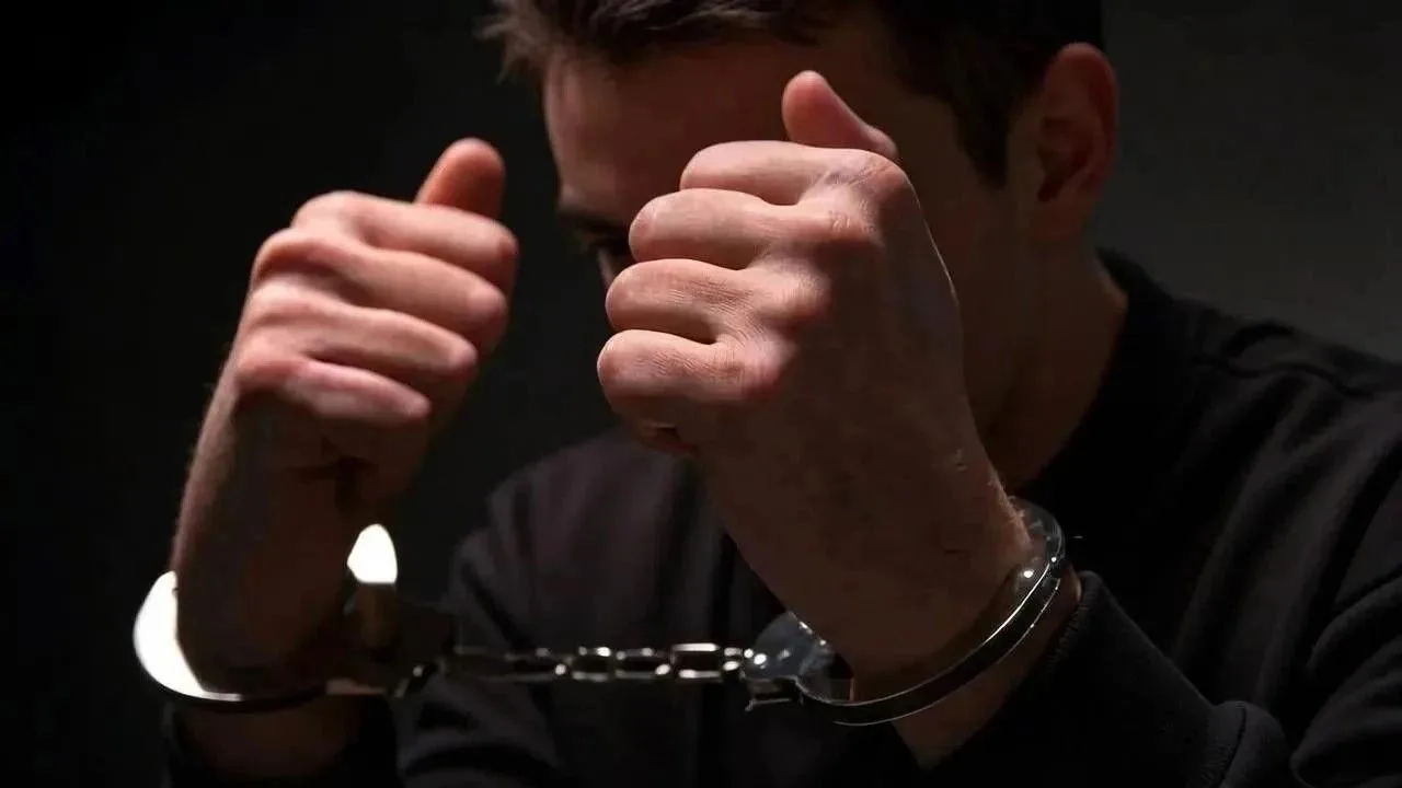 ⚖️ Житель Железногорска нашёл чужой телефон и решил «пожить на широкую ногу». Любителя ...