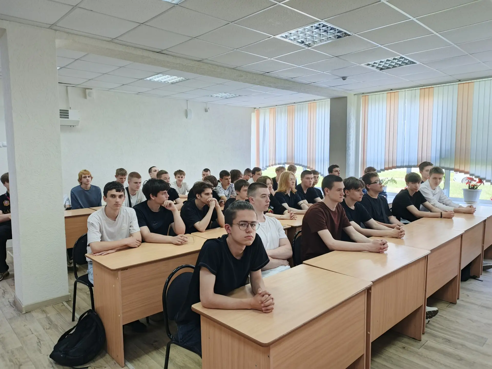 О великих открытиях 📜

В библиотеке учебного комплекса промышленных технологий ИТ-колледжа состоялс