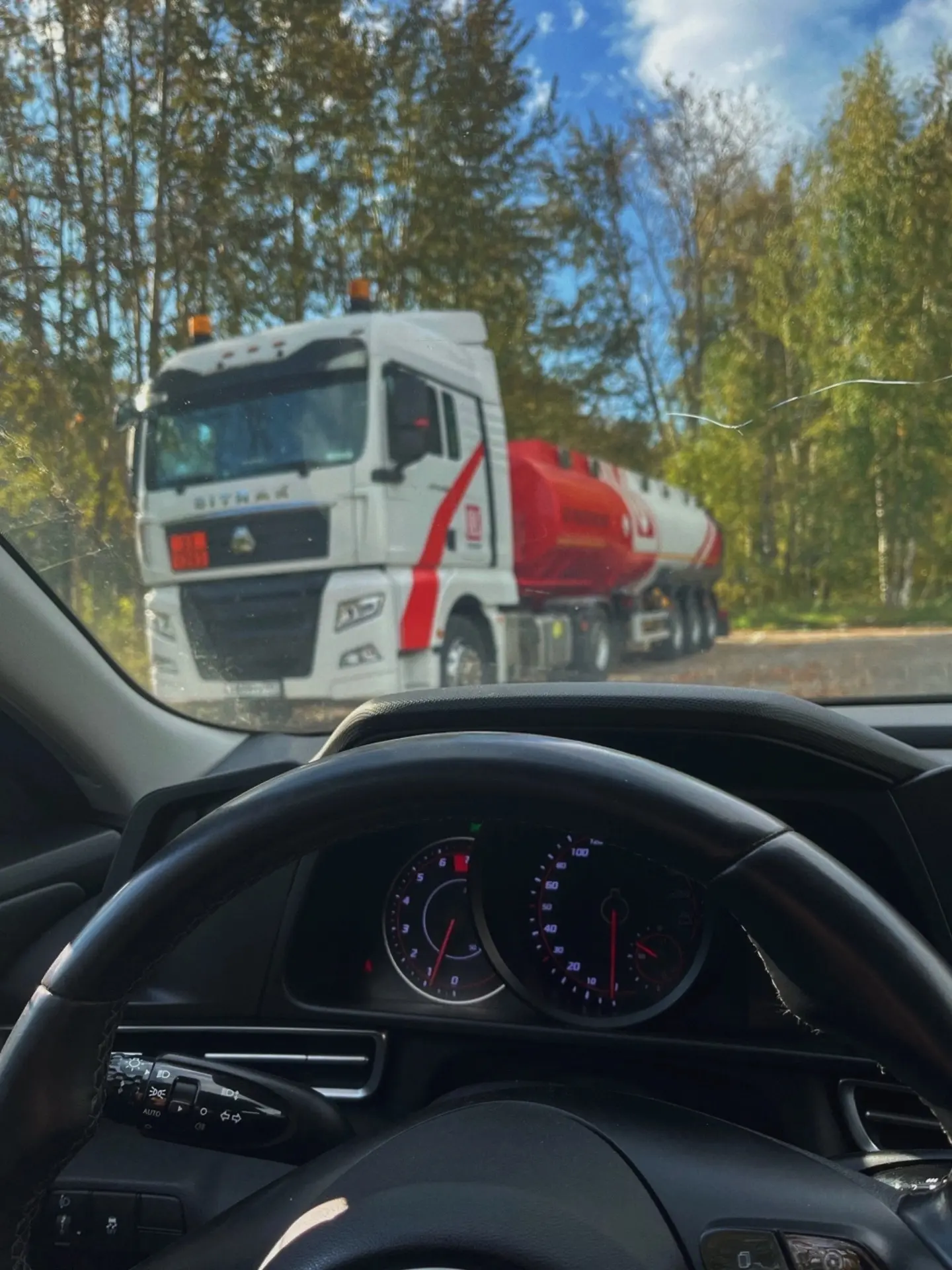 😟 В Березниках появилась новая проблема: у автомобилистов начали сливать топливо прямо...