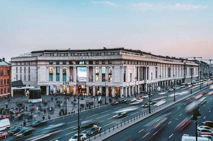 Fashion-магазины показали положительную динамику посещаемости в ТЦ Петербурга