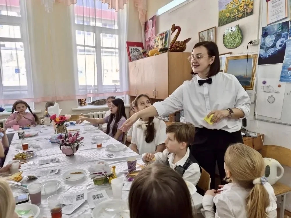 🍽 В Центре детского творчества прошло необычное занятие по столовому этикету  В творческих объединен