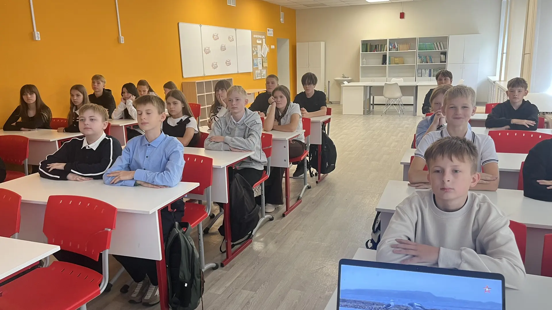 Советником директора по воспитанию организован совместный просмотр документального