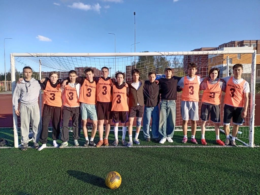 9 мая в День Победы состоялся футбольный матч ⚽ между командами городских школ. Матч пр...