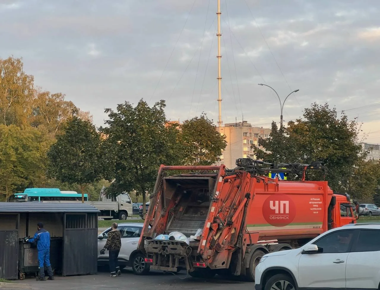 Напоминаем о новом штрафе: поставил машину рядом с мусорным контейнером в Обнинске — мо...