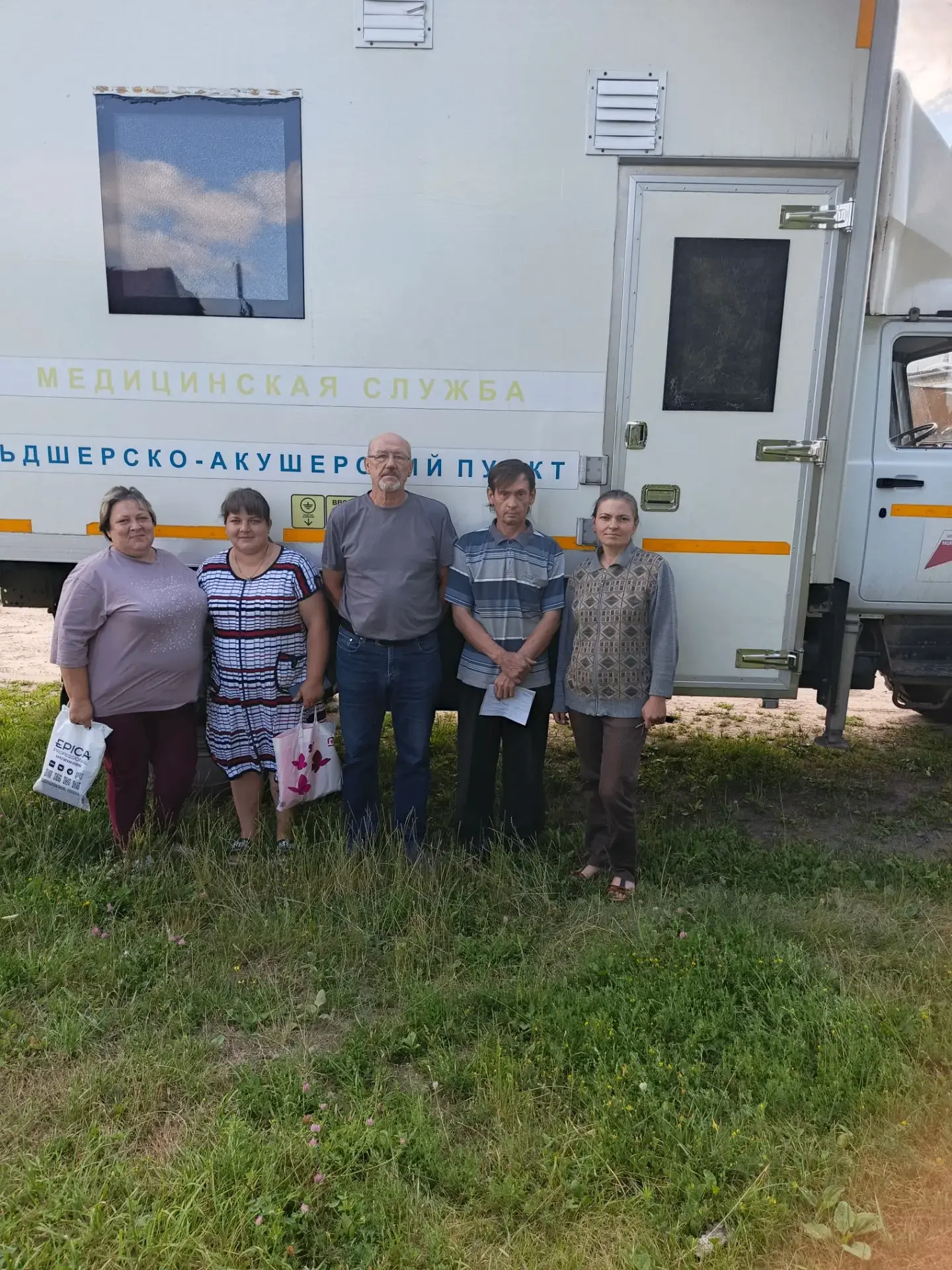 17 июля Специалисты ОБУЗ «Обоянской ЦРБ» организовали выезд в село Нижнее Солотино, чтобы позаботить
