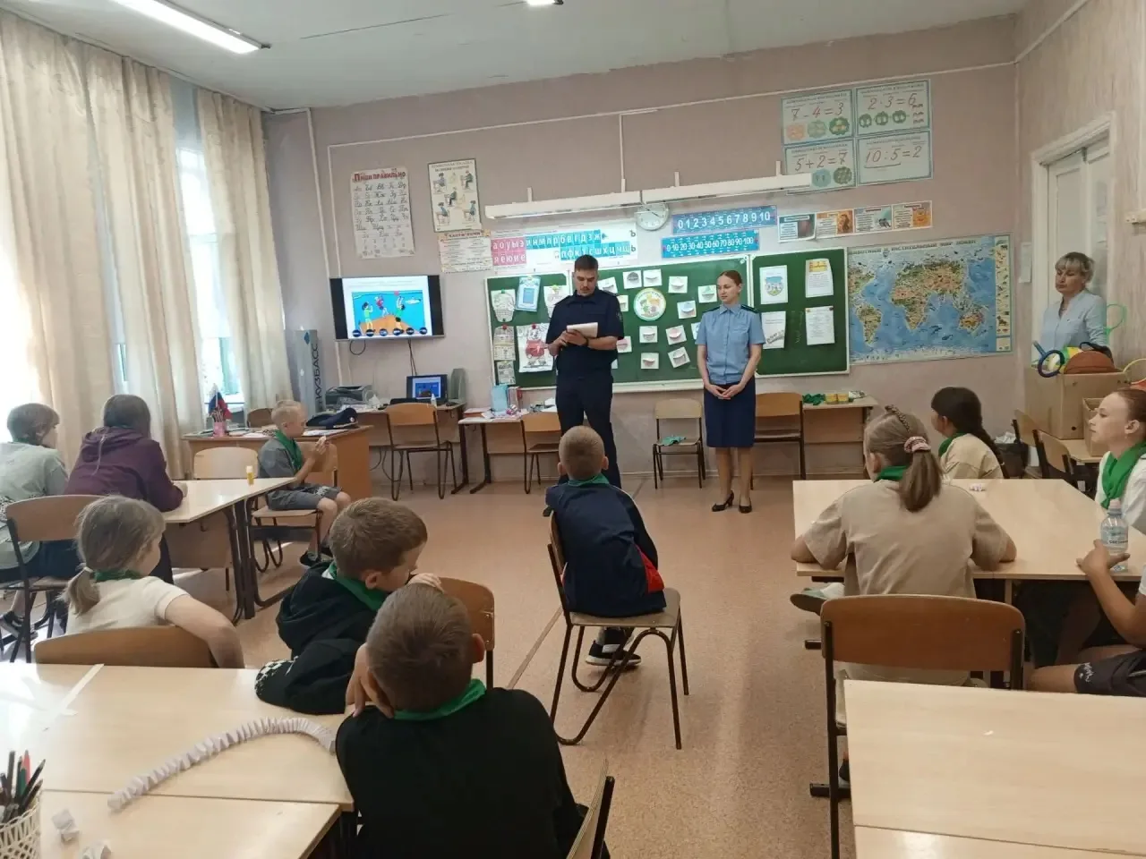 Сотрудники регионального следственного управления провели профилактическую беседу со школьниками во 