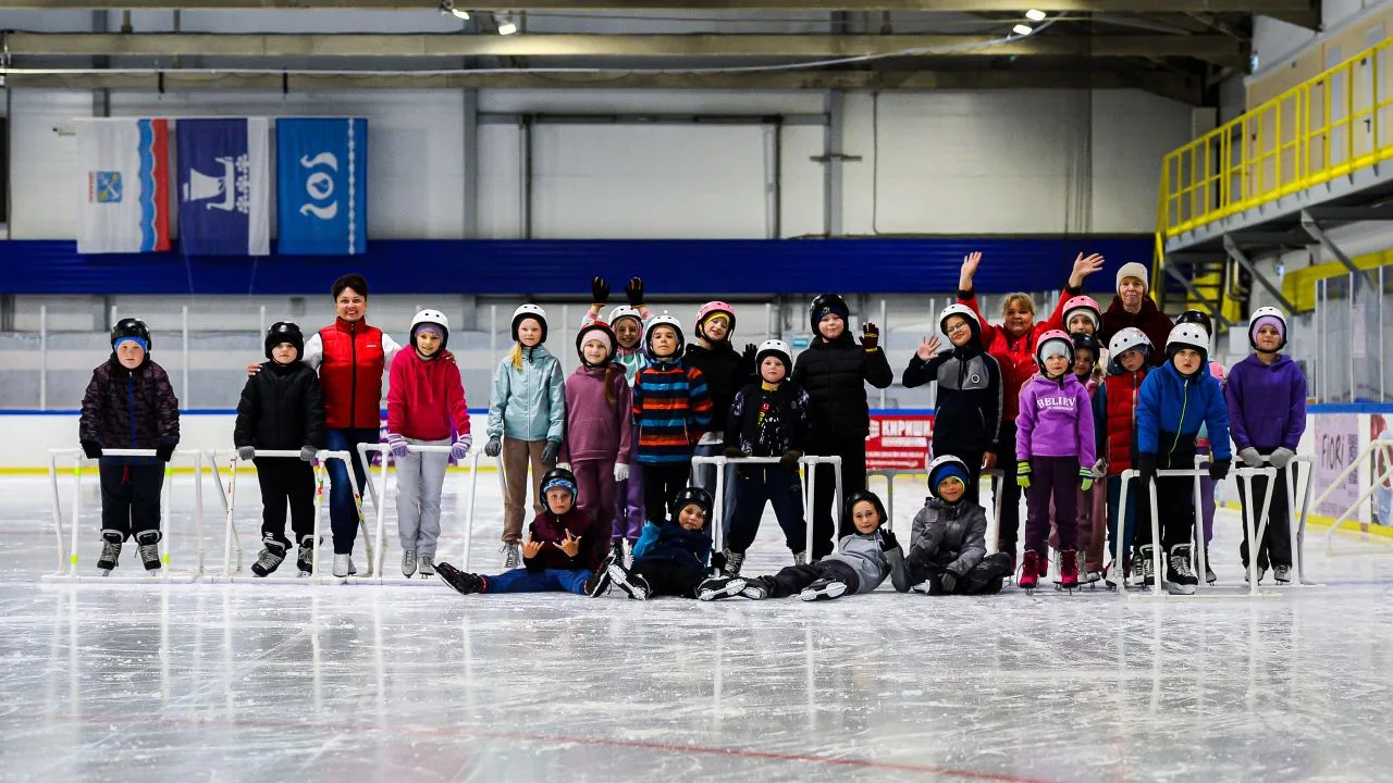 Весёлый лёд и море улыбок! Школьники снова в гостях на нашей арене 🏒⛸️

Наша Ледовая арена продолжа