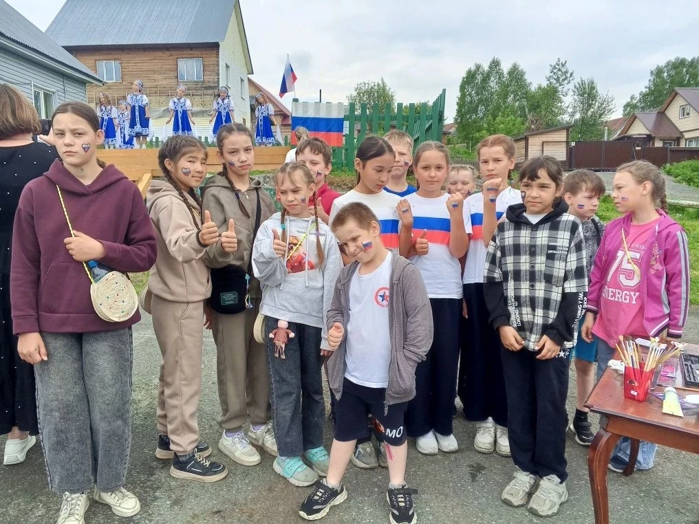 День России в поселке Спасск прошел громко и красиво! 🇷🇺 А главной точкой притяжения стал мастер-к