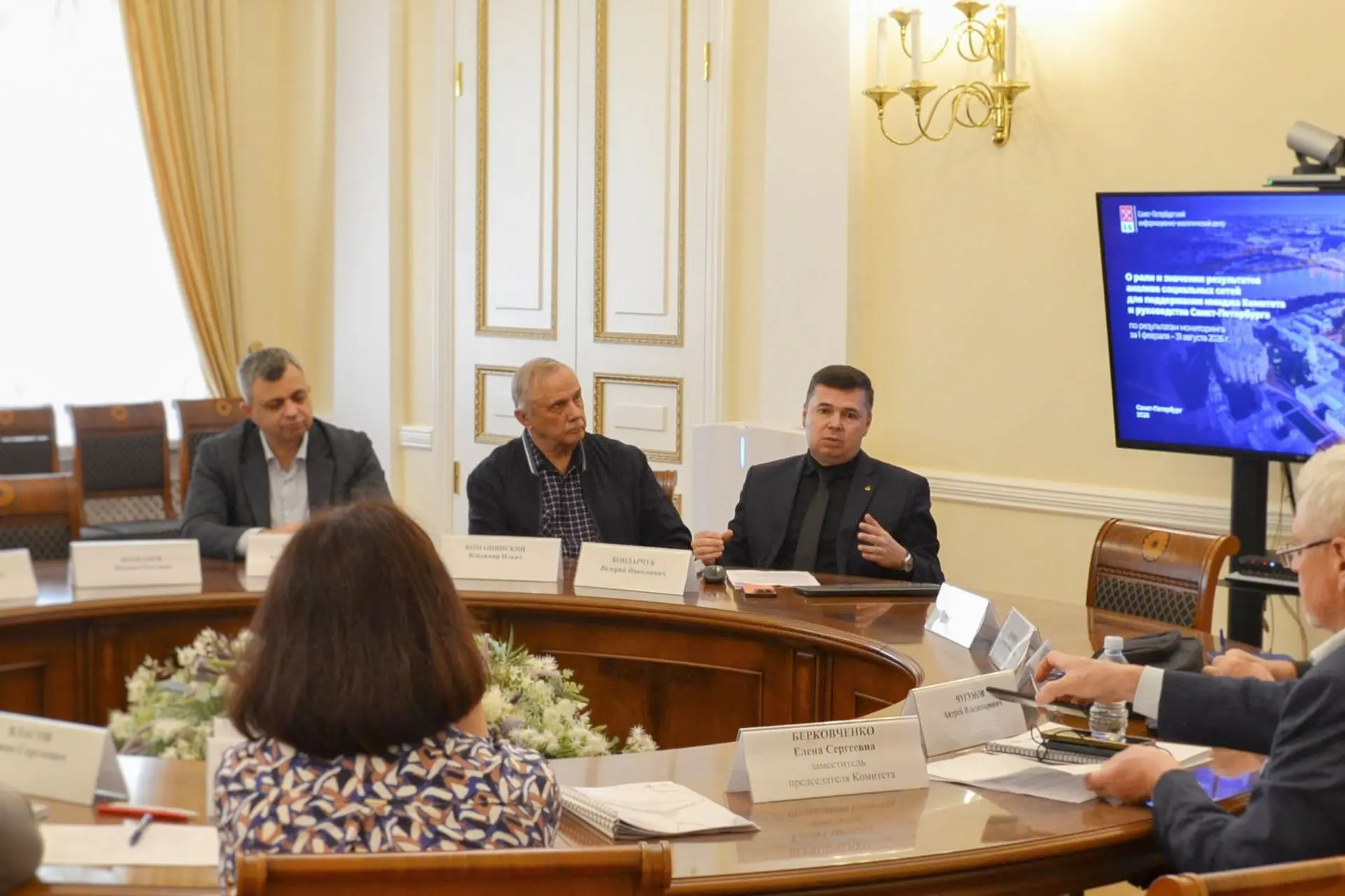 🎯 Аналитика соцмедиа: от постов и реакций — к решениям