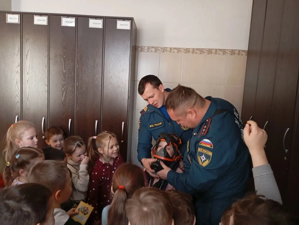 А у наших "Фантазёр" прошла  особенная экскурсия — они посетили настоящую пожарную част...