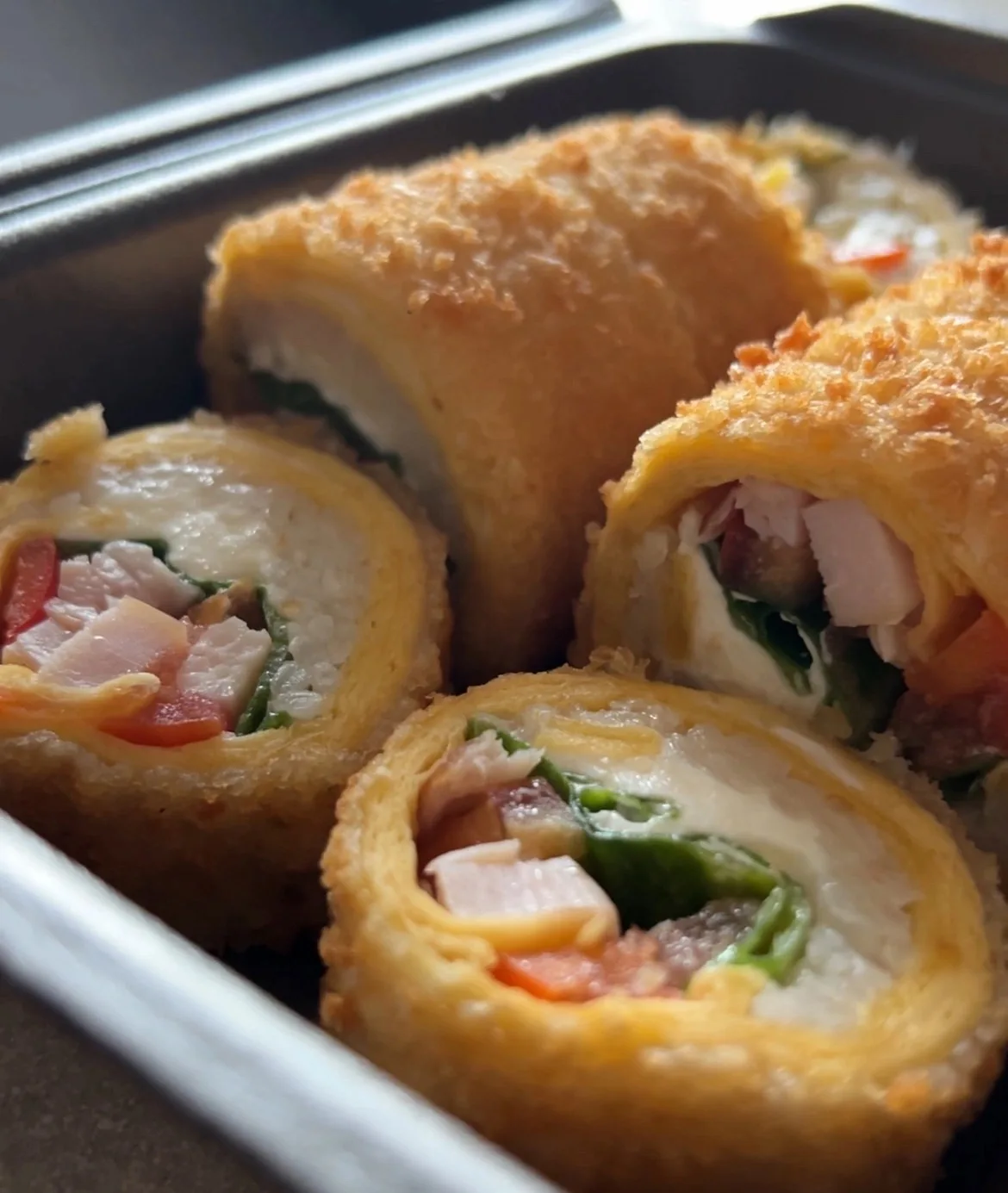 Ролл «ТОРТИЛЬЯ ЖАРЕНАЯ С КУРИЦЕЙ» в ПОДАРОК при заказе от 1398₽