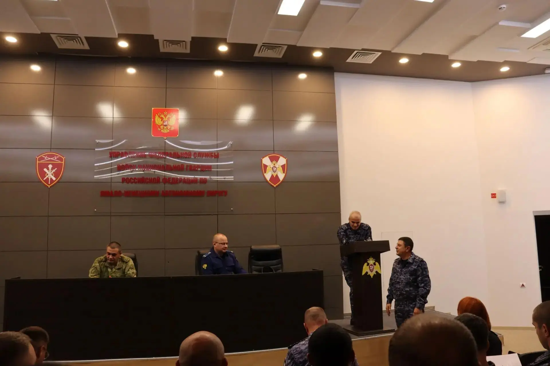 ✅  Прокуратурой Салехарда проведена встреча с сотрудниками управления Росгвардии по ЯНА...