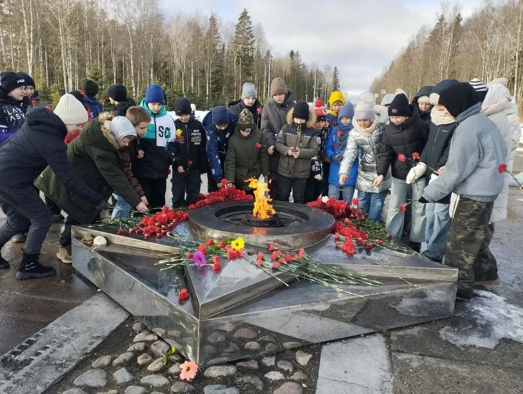 4 марта обучающиеся 5-3 и 5-4 класса совершили поездку к Ладожскому озеру, к месту, где проходила до