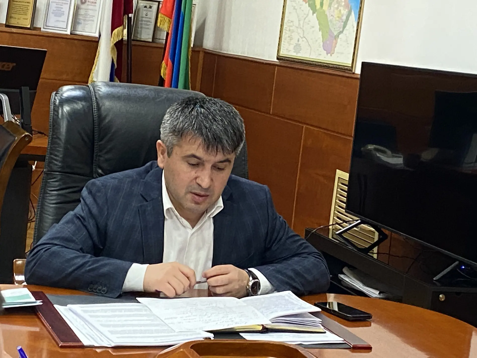 Глава Табасаранского района Магомед Курбанов провел аппаратное совещание