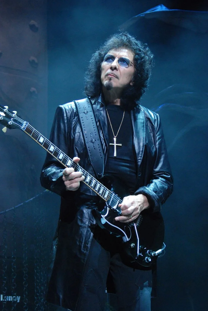 Гитарист Black Sabbath Тони Айомми произведён в Кавалеры Ордена Британской империи. 78-летний музыка