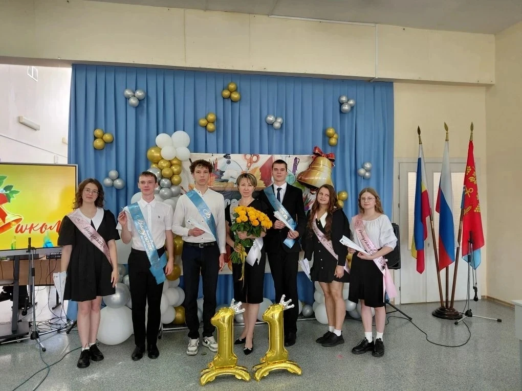 🎓✨ Торжественная линейка, посвящённая Последнему звонку, прошла в МБОО ПСОШ им. А.В. К...