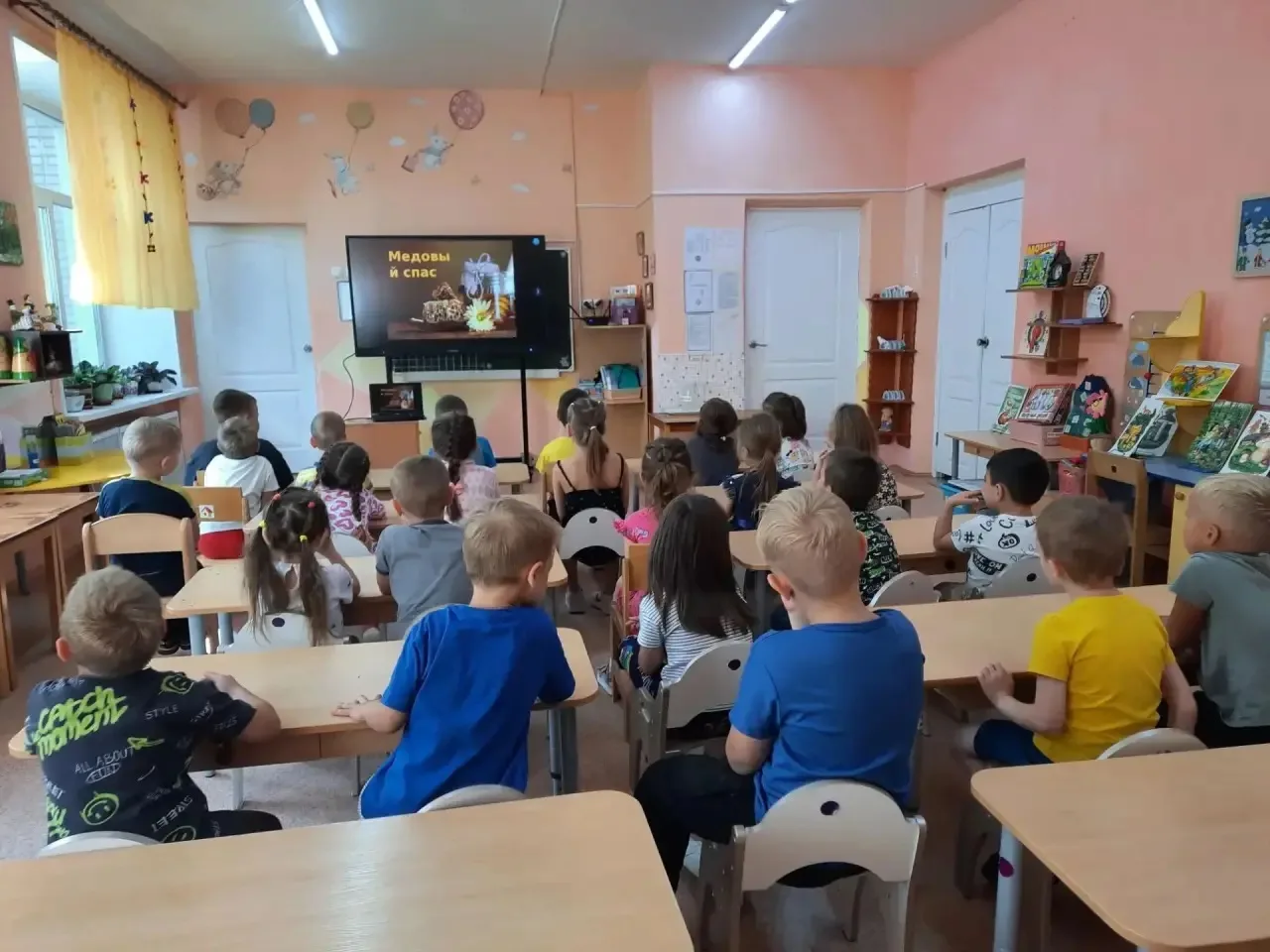 Вчера наши ребята  погрузилась в удивительный мир народного праздника – Медового Спаса!