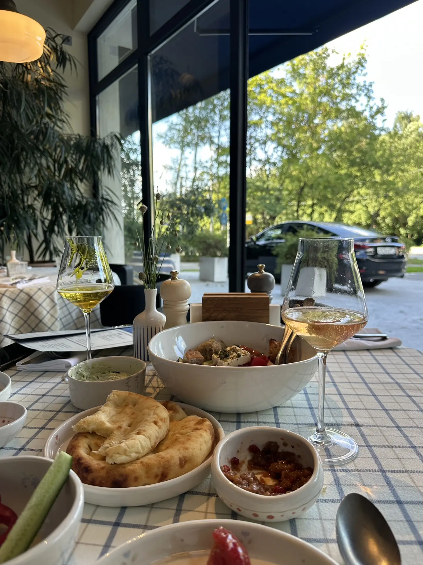 Очень вкусная новая Eva на Мосфильме. Сидели, ели, балдели

Точно брать греческий салат, божественны