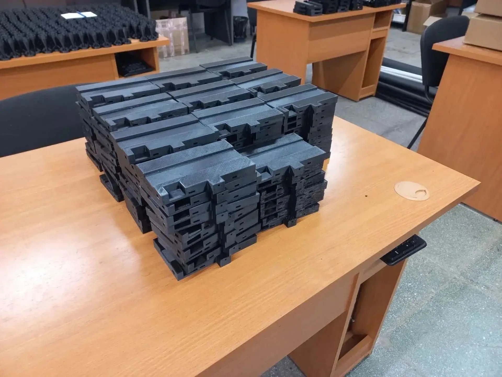 Время помогать! Изготовленные методом 3D печати изделия для нужд фронта решетнёвцы направили в зону 
