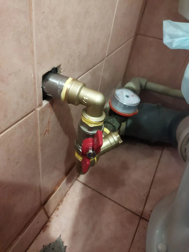 Выполнены работы по установке вводного крана по ул. Кирова, д. 77