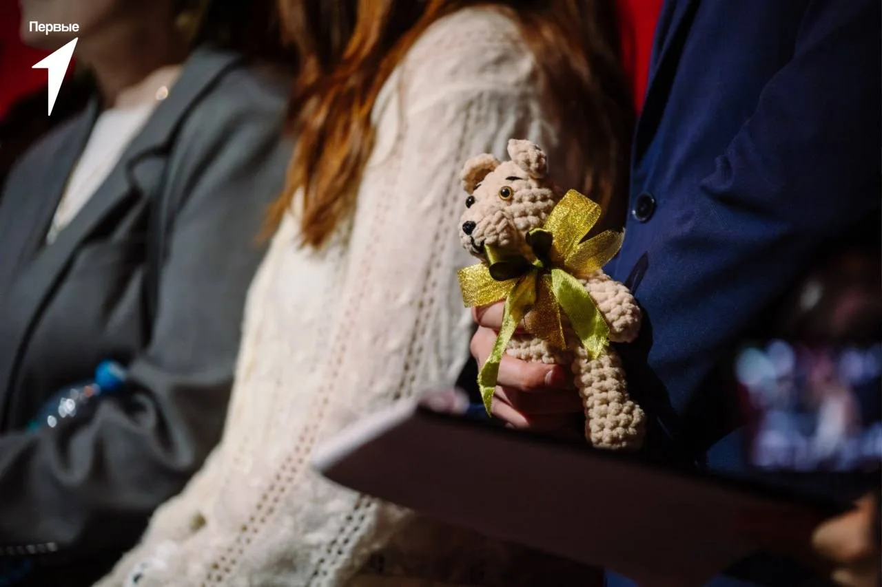 🧸 Спасибо Вам, наши Герои!  На спектакле «Классика Победы. Время героев» юные актёры вручили плюшевы