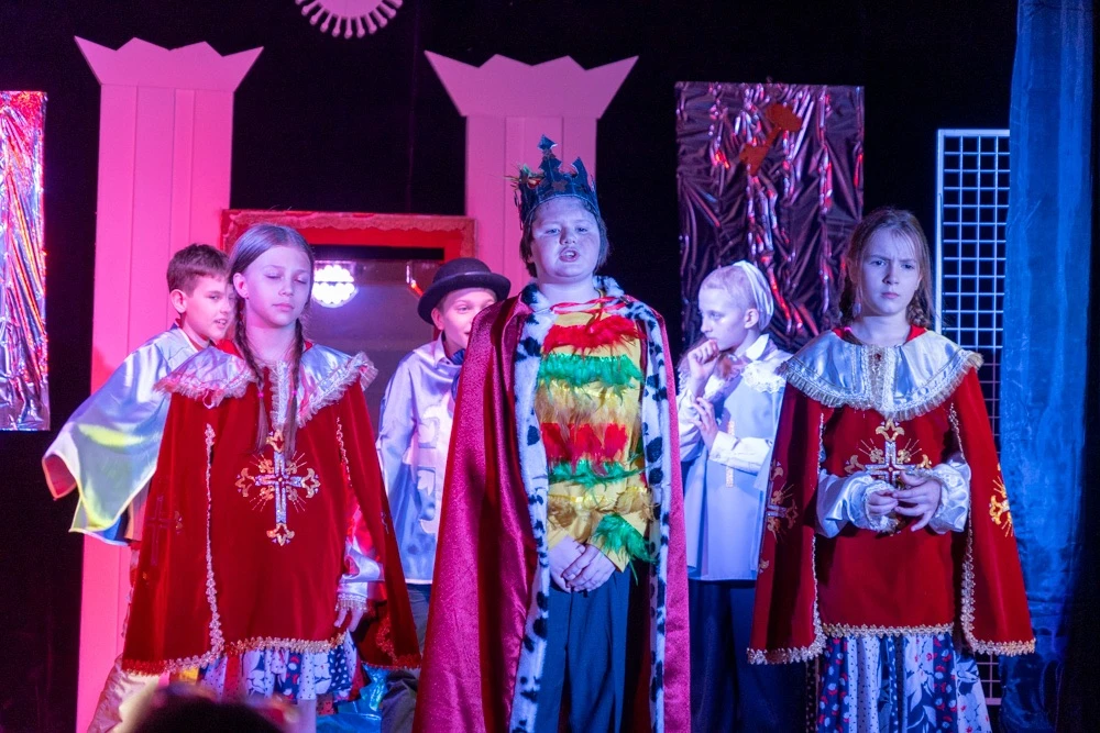 В царстве Йагупопа 🦜   🎭 Сегодня наши юные артисты из школьной театральной студии «ТИМ» перенесли зр
