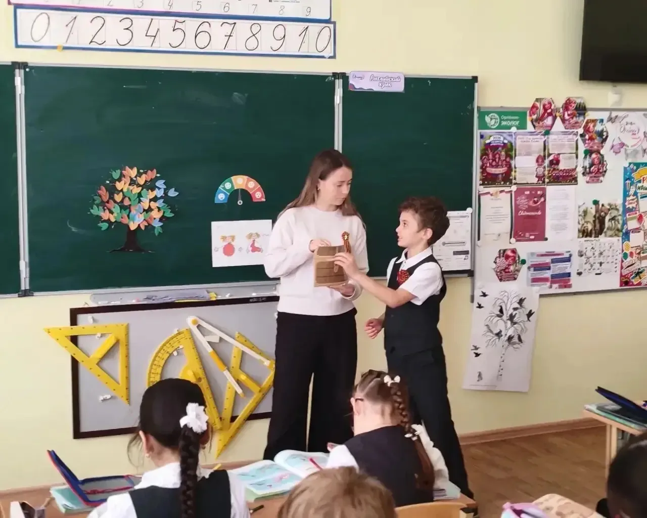 📣 Игровое занятие «Волшебный мир эмоций» прошло во 2 «Б» классе.  Педагог-психолог А.С. Сизоненко пр