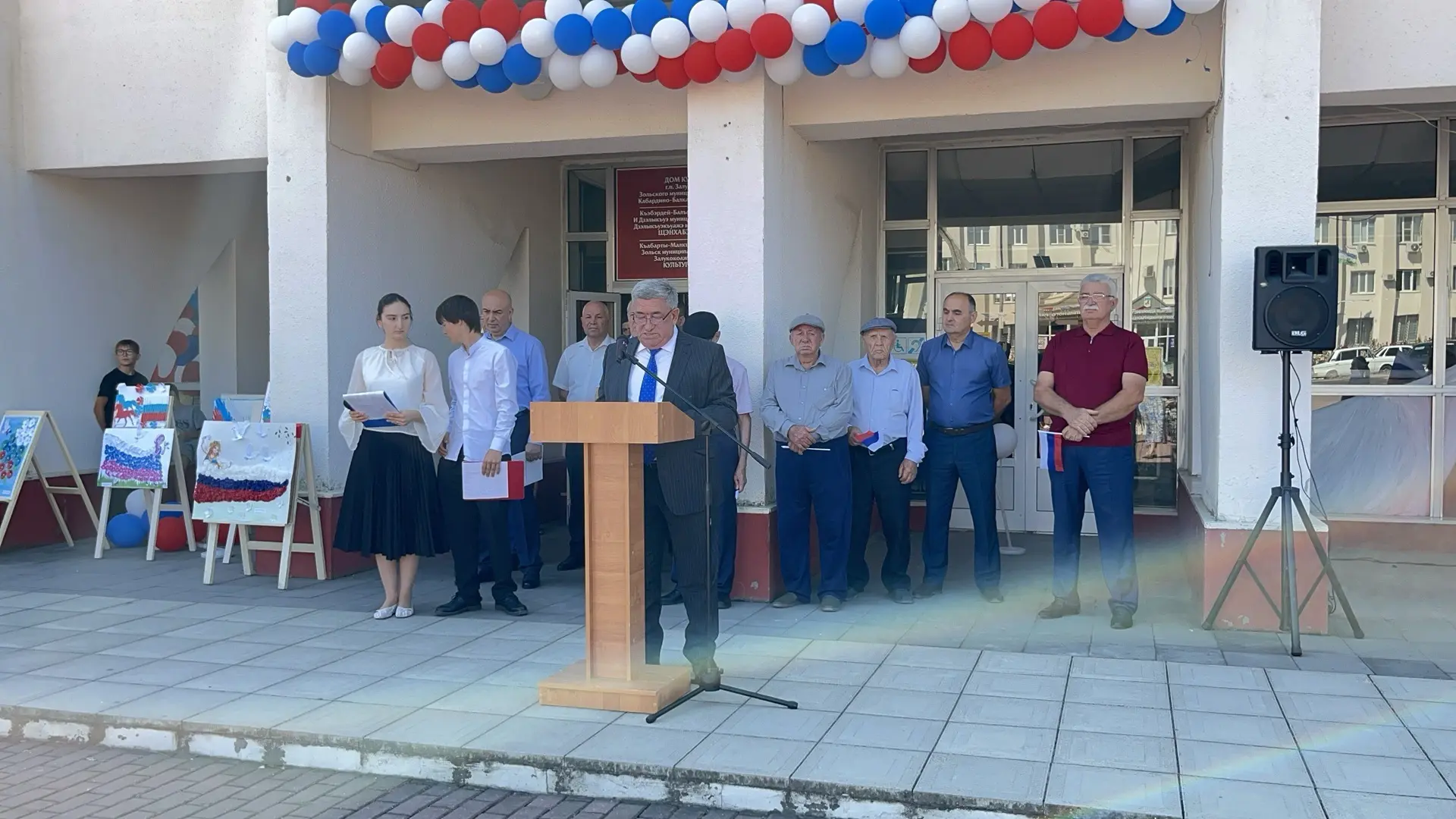 Сегодня на центральной площади перед Домом культуры г.п. Залукокоаже прошел торжественн...