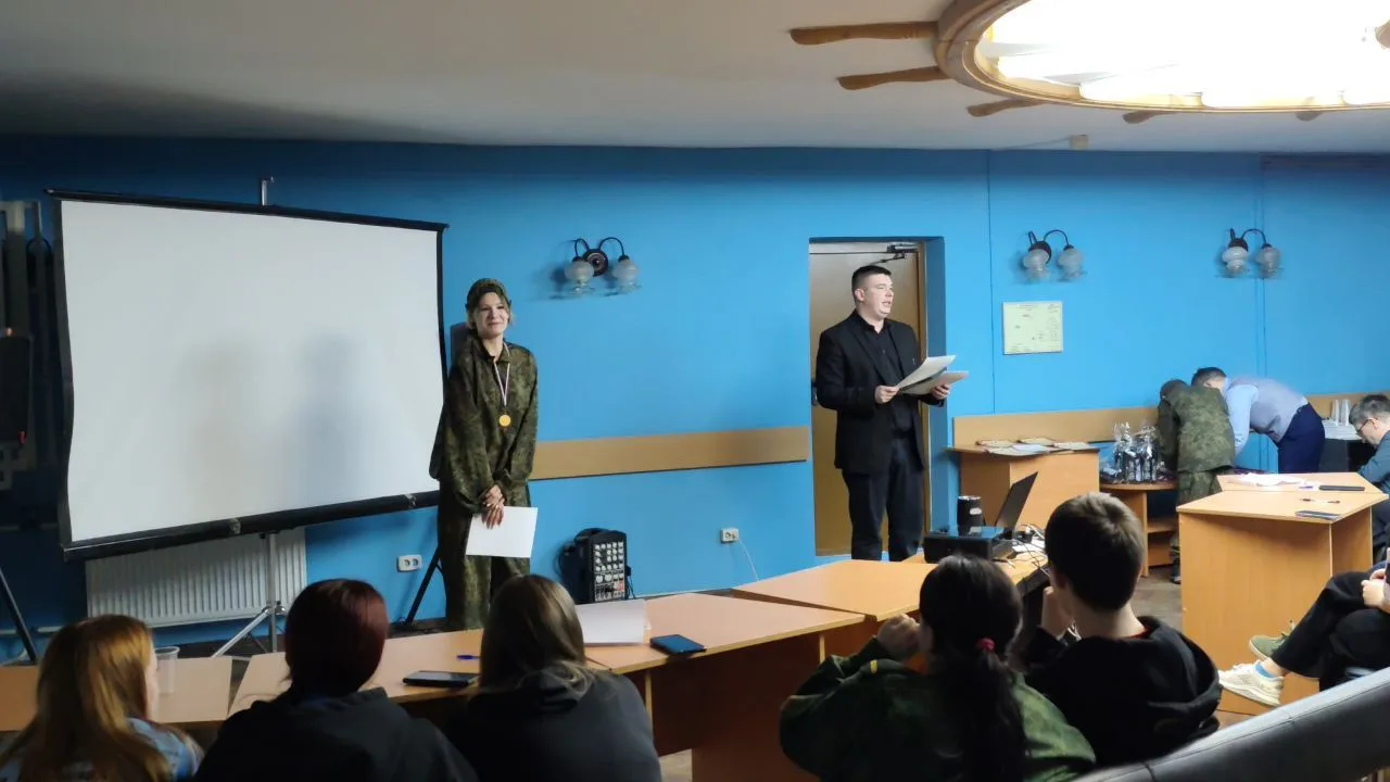 Дорогие друзья! Хотим поделиться гордостью за наших девчонок!   4 марта в стенах КЮМ «Адмиралтеец» б