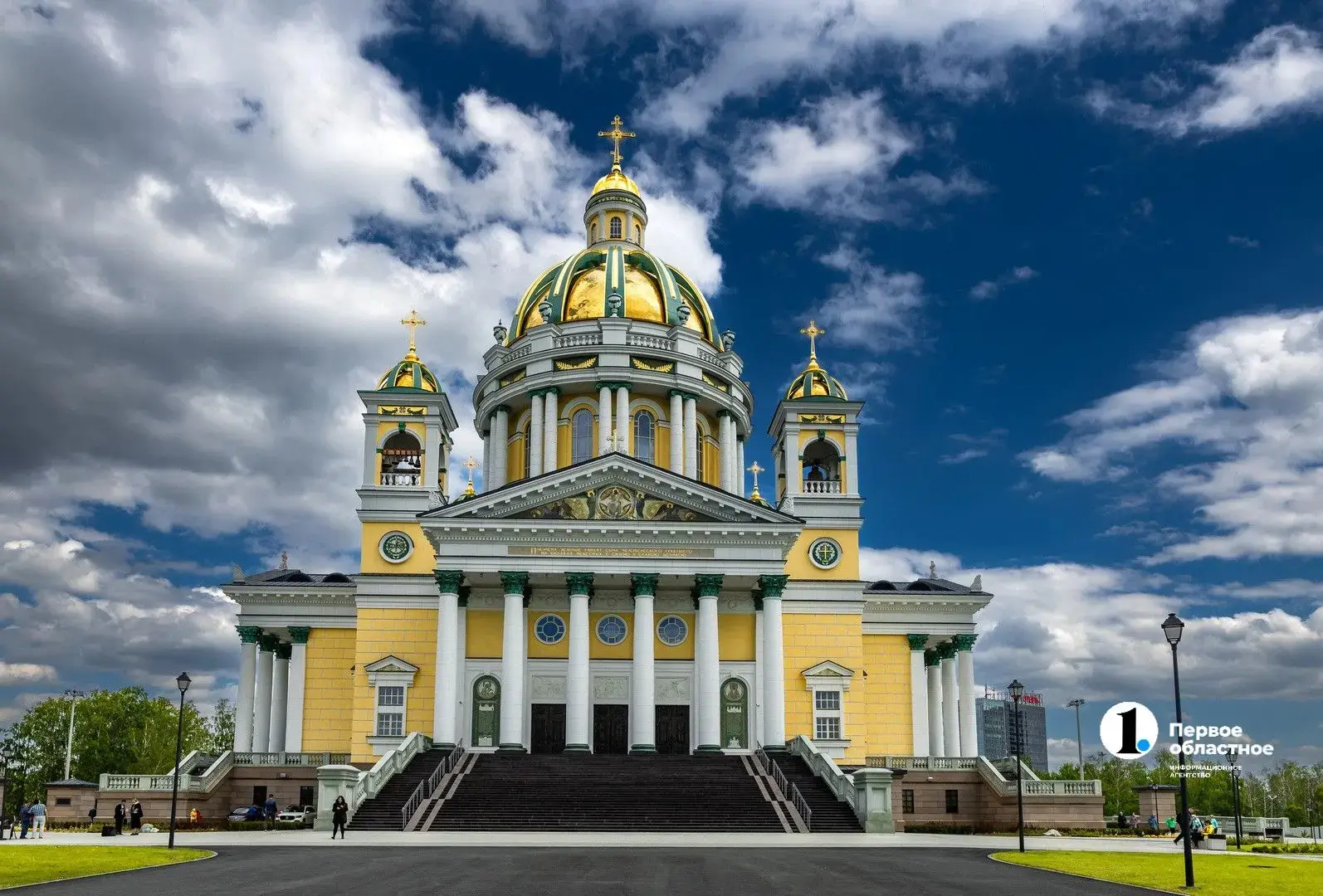 Сегодня в челябинском кафедральном соборе Рождества Христова пройдет молебен на начало ...