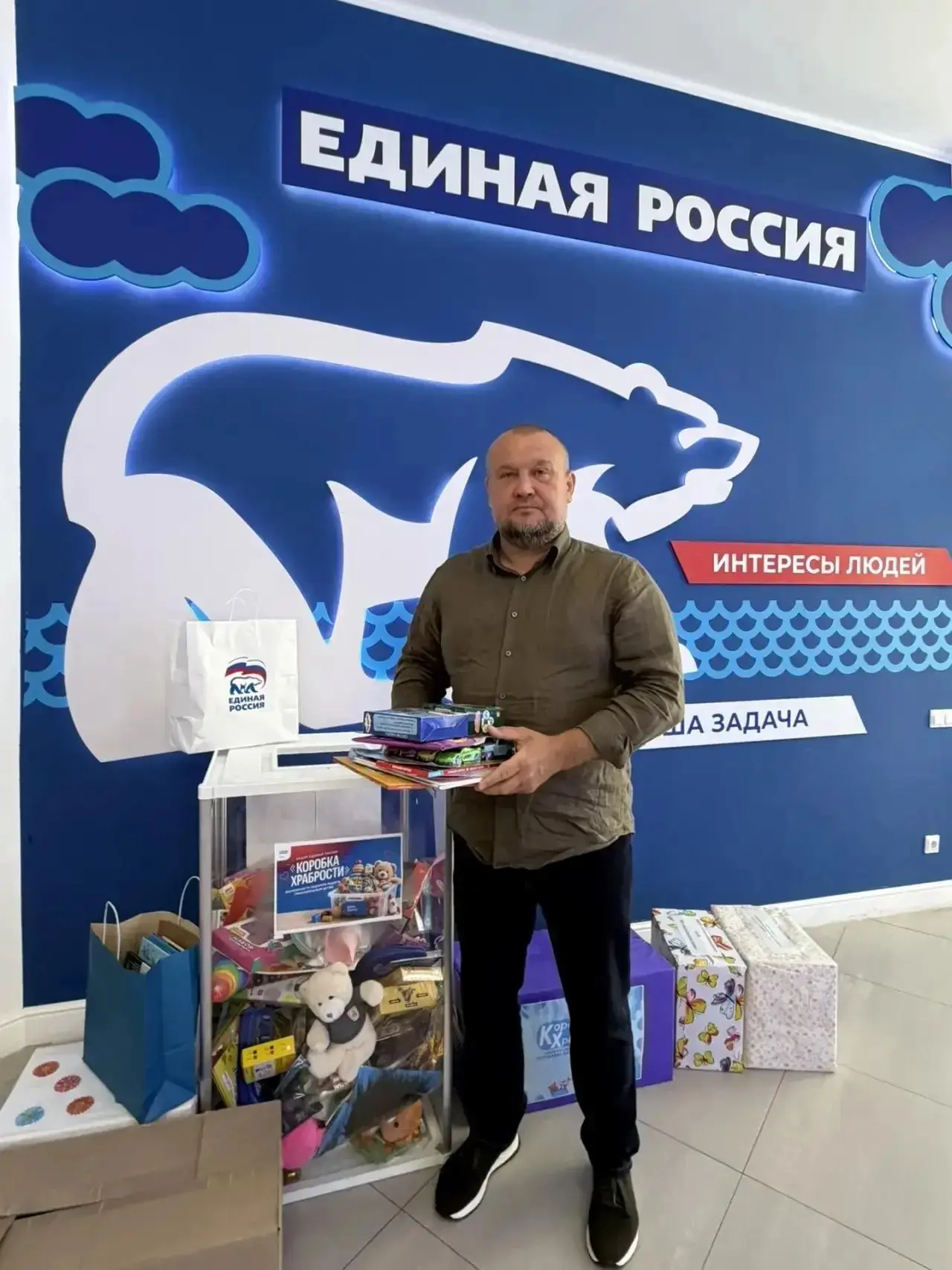 Николай Шайдин принял участие в акции "Коробка храбрости"

Депутат Городской Думы по округу №28 Нико