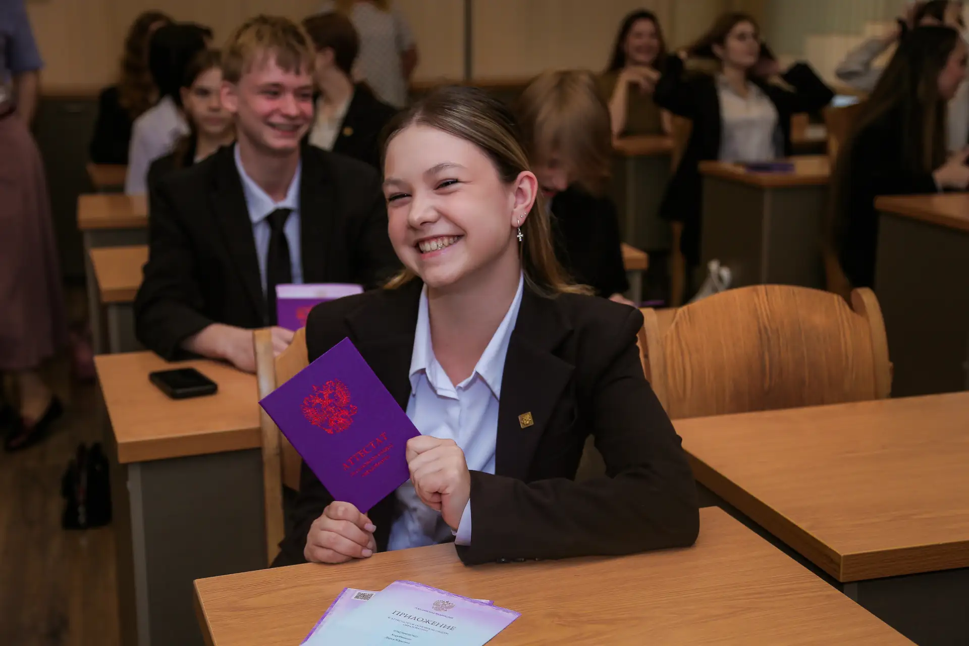 #Ученикам56 #Вручениеаттестатов56

🎓 Состоялось вручение аттестатов учащимся выпускных 9-х классов!