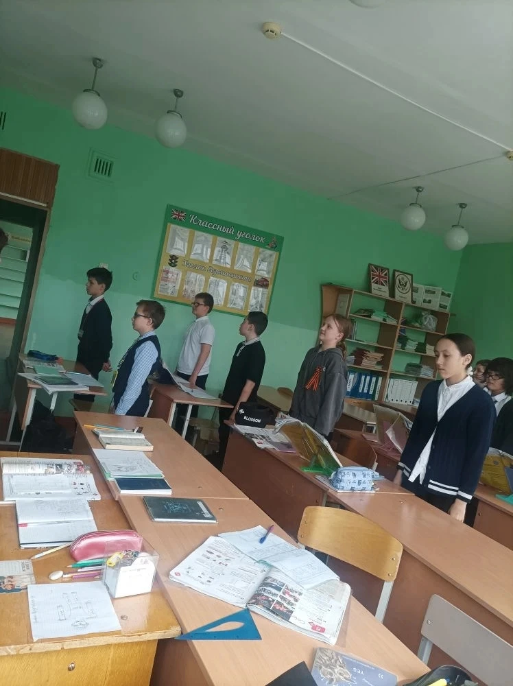 «Светлой памяти павших в борьбе против фашизма»: Единая минута молчания в нашей школе Сегодня, 8 мая
