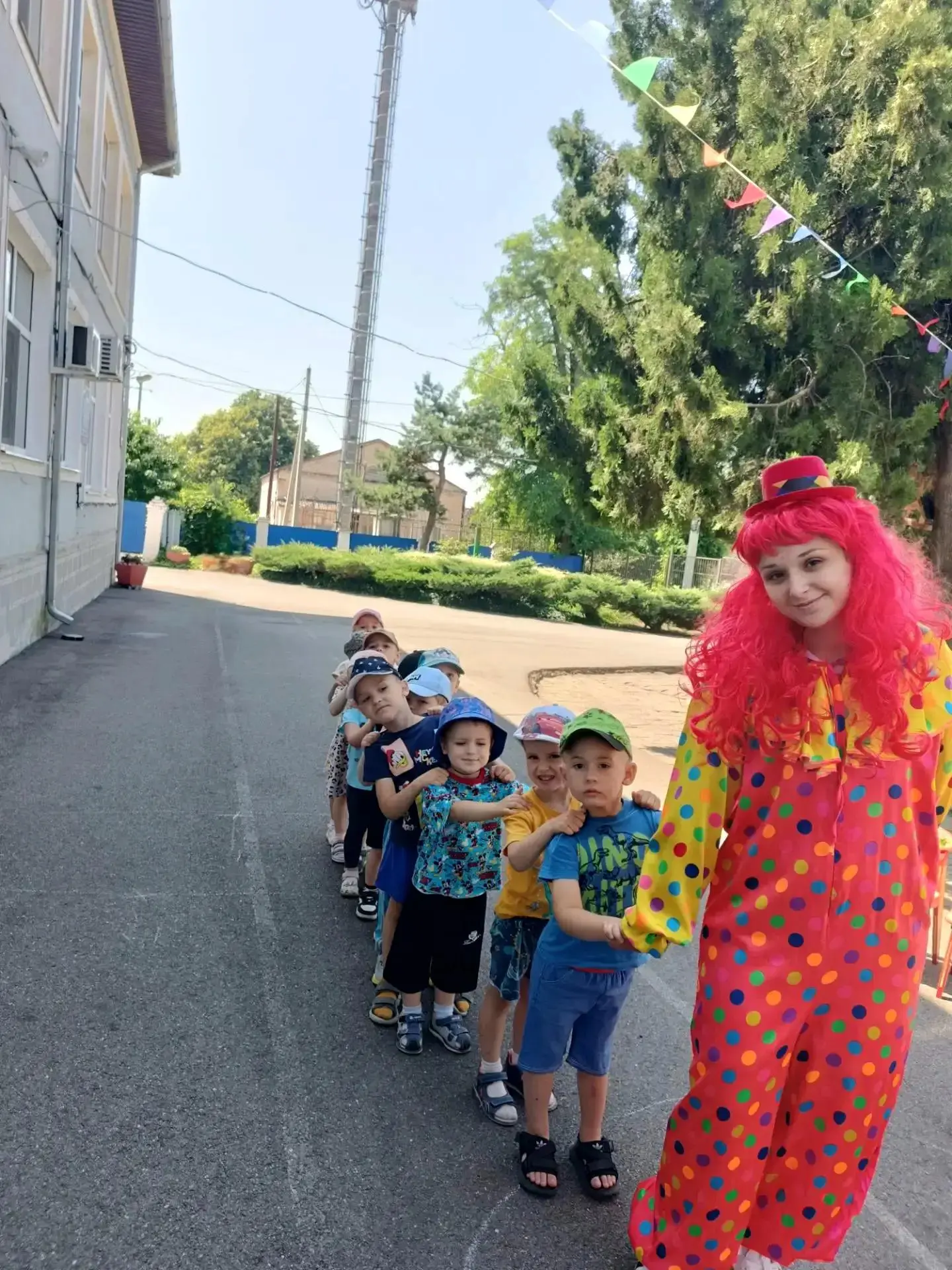 В средней группе прошло яркое, весёлое и красочное развлечение! У ребят состоялась встреча с клоунам