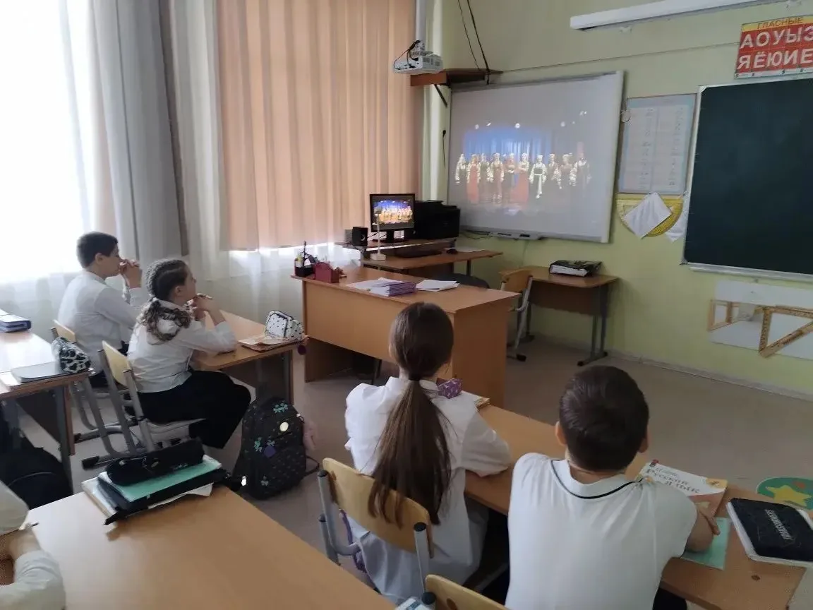 🎵 «Разговоры о важном»: Песни, которые помнит сердце  На этой неделе в нашей школе занятие цикла «Ра