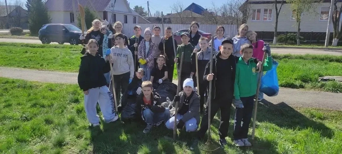 Апрельская традиция продолжается: школьники наводят порядок🧹  Ученики нашей школы вновь взялись за д