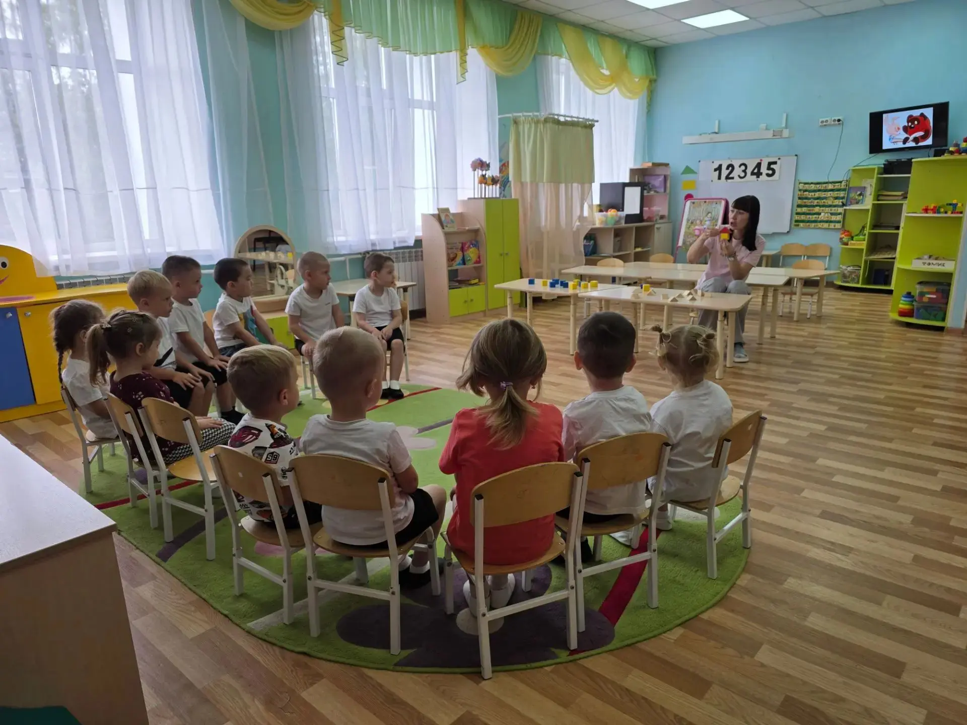 С воспитанниками проведено занятие по математическое представлению "В гости к Кролику".