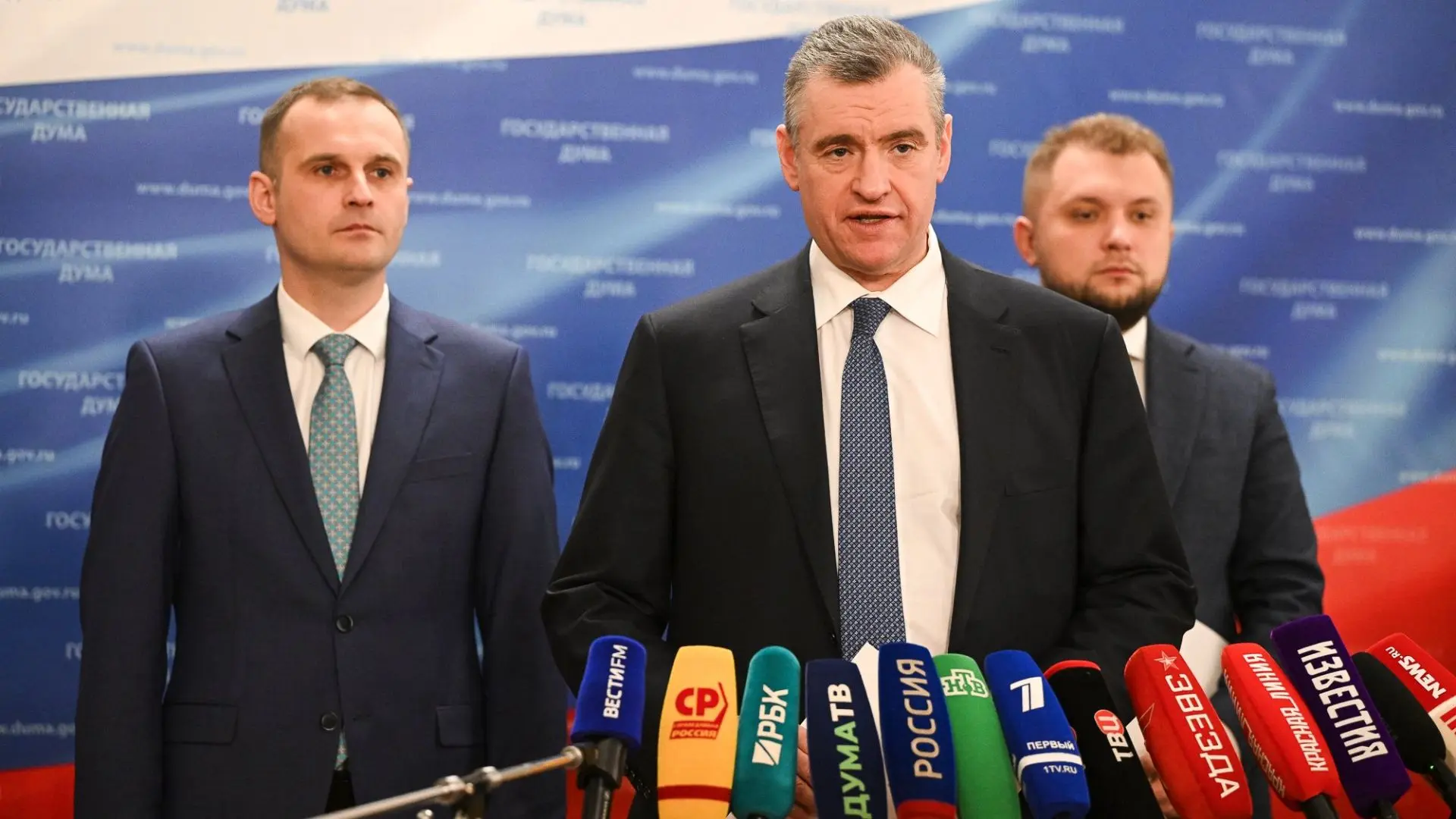 🚨 Пока банки считают триллионы, россияне считают сдачу...